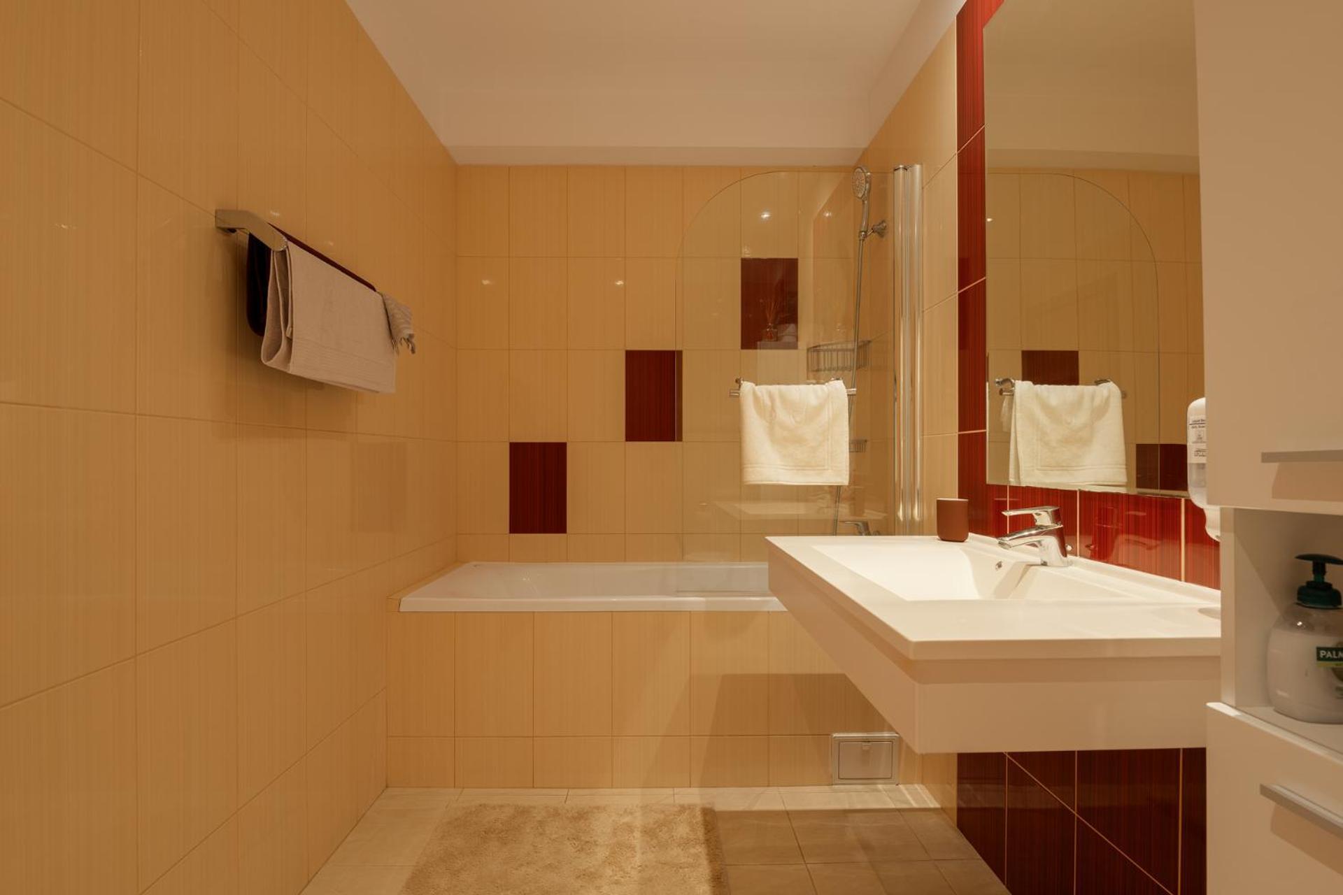 Airport Rin Nord Residence Apartment - Self Check-In Отопени Екстериор снимка